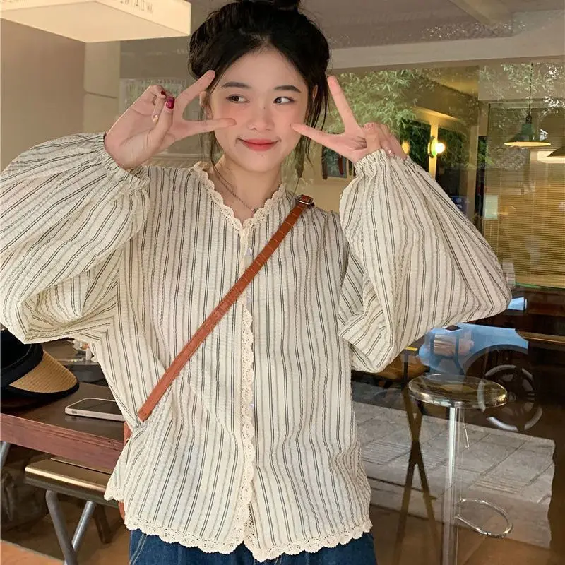 Женская летняя повседневная рубашка в полоску легкая и модная с милыми