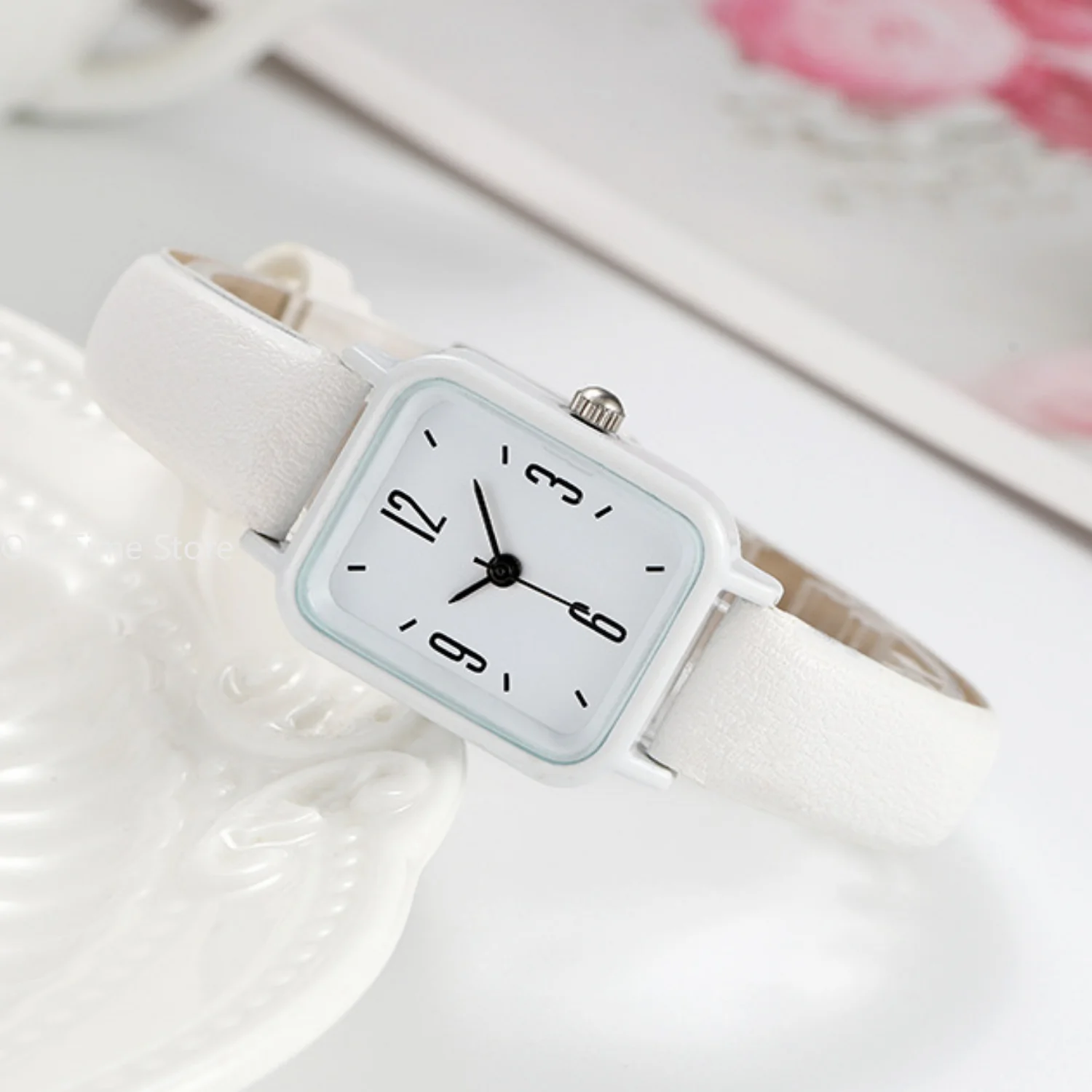 Женские наручные кварцевые часы