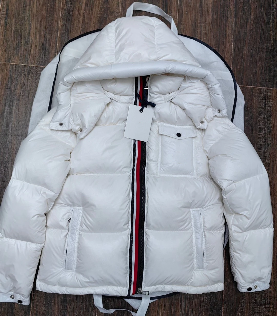 

2024 Men winter hooded down jacket 95white goose down filling Placket Tricolor stripe clothes High fluffines Send dustproof bags