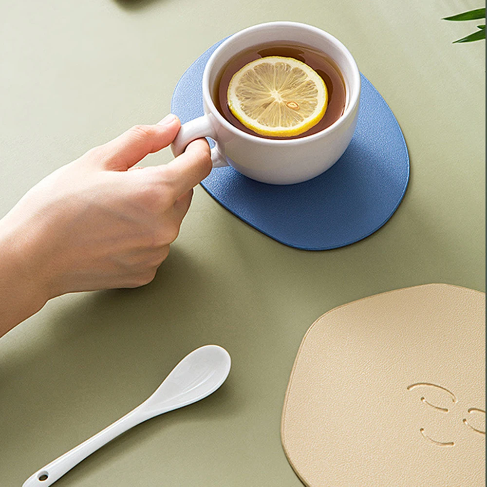 

Водонепроницаемые устойчивые к пятнам коврики Милая подставка теплоизоляционные коврики из искусственной кожи Нескользящие противосколь...