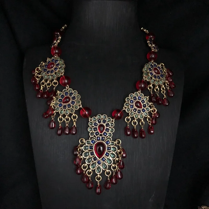 Винтажные серьги в придворном стиле с красной глазурью и кисточками ожерелье для