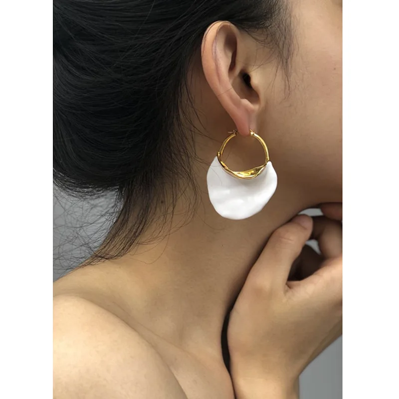 

Ins Fashionable Retro Exaggerated Earrings In Europe and America, Personalized Geometric Exaggerated Three-dimensional Earrings