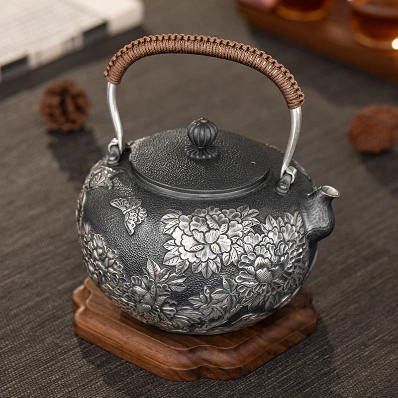 

Чайник из серебра 999 пробы с пионами, 1500 мл