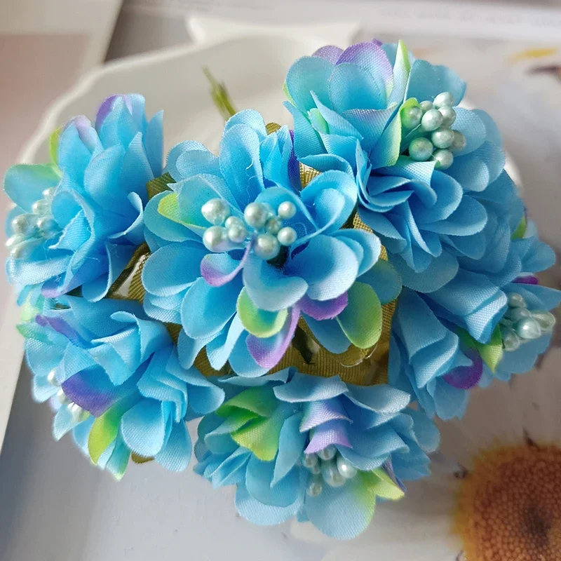 

Искусственные розы из шелка