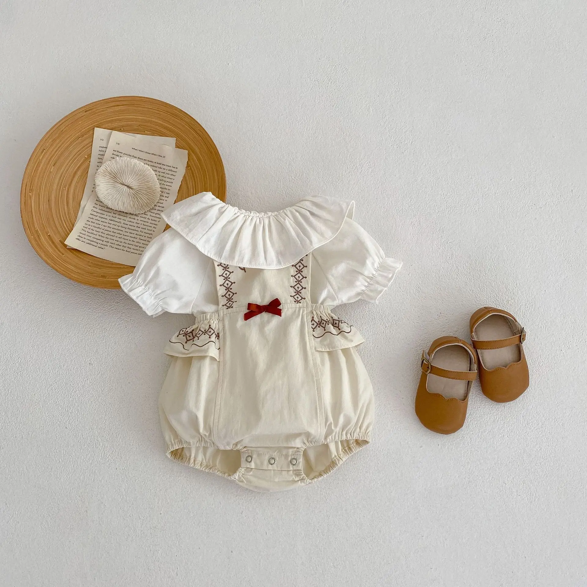 

2023 Summer Girl Baby Embroidery Flower Suspenders Bodysuit Infant Cotton Bow Loose Romper Toddler Casual Onesie Newborn Clothes