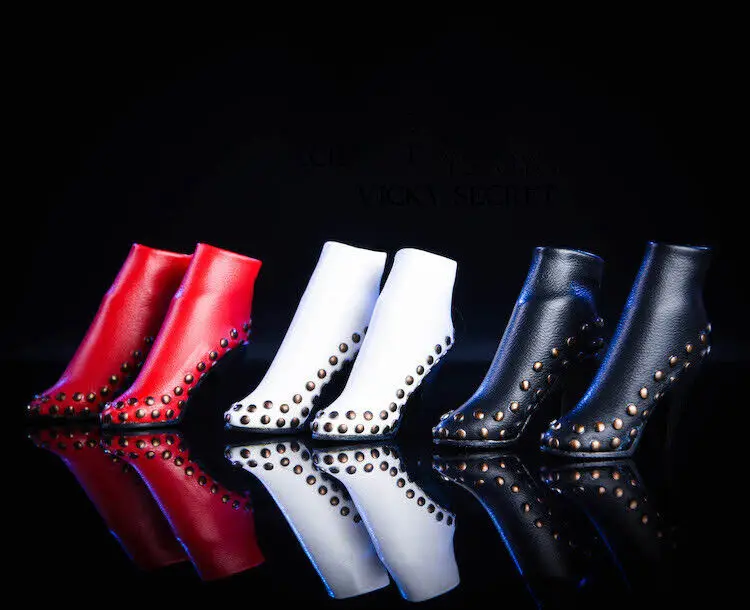 

Модель женской однотонной сапоги с заклепками VSTOYS 18XG35