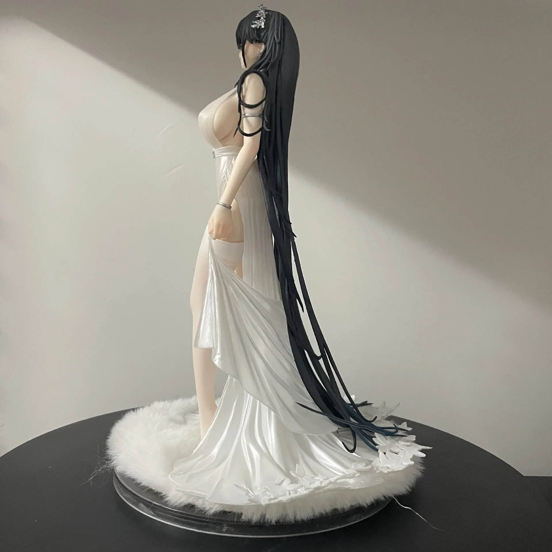 Аниме-фигурка красивая девушка 27 см