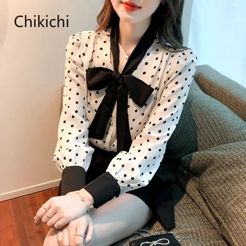 

Одежда Chikichi для женщин, французская винтажная атласная рубашка с бантом, весна 2023, модные новые шифоновые женские топы в горошек с V-образным...