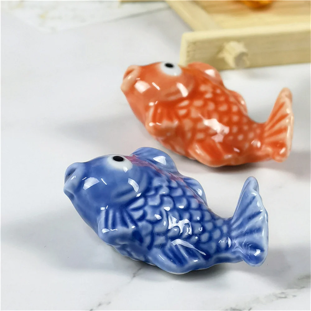 

Ceramic Spoon Rack Japanese Korean Cartoon Little Carp Chopsticks Cuisine Restaurant Chopsticks Rack Spoon Rack Carp Color