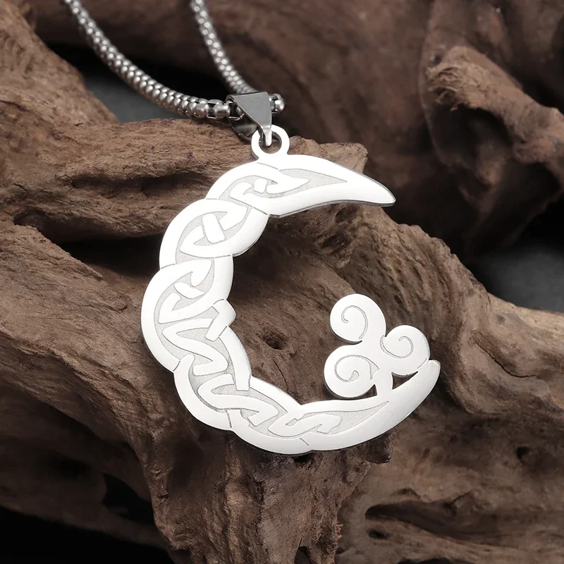 Цепочка с подвеской в виде треугольника и Луны из нержавеющей стали