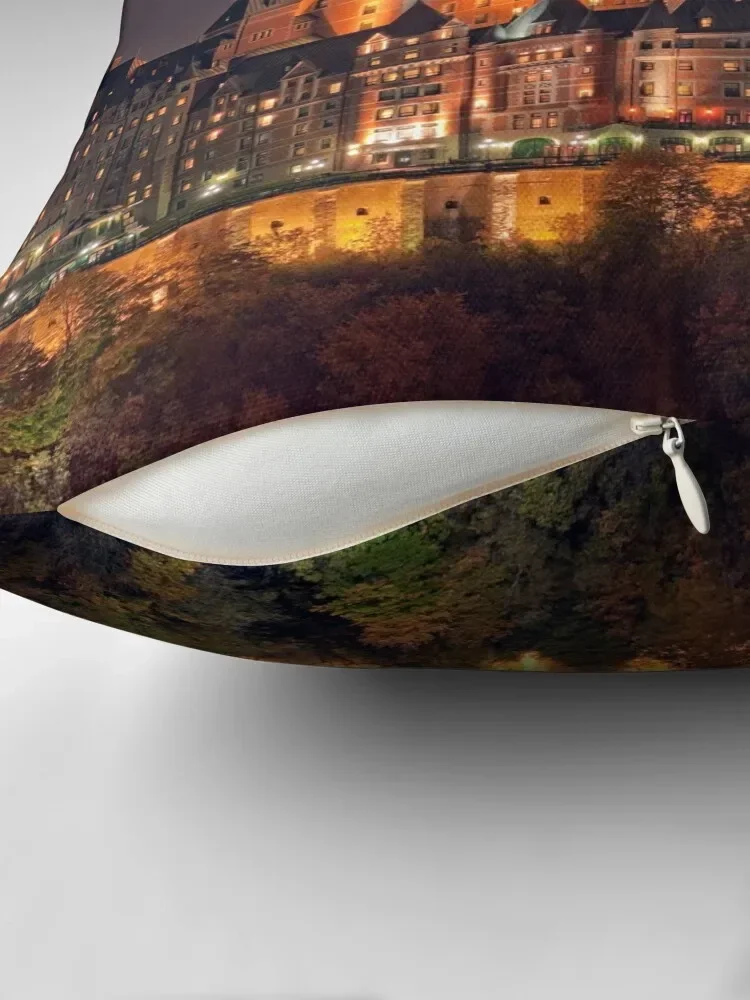 Наволочка с вышивкой ночного вида на Шато мунтенак (версия 2) Квебек