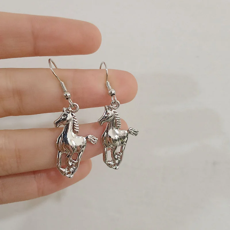 

Personality Animal Pendant Daily Commuter Jewelry Simple Personality Fashion Silver Color Pony Earrings Necklace for Women