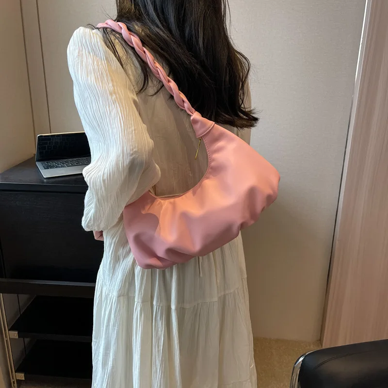 2023 Fashionable Shoulder Bag Tote Large Capacity And Pleats