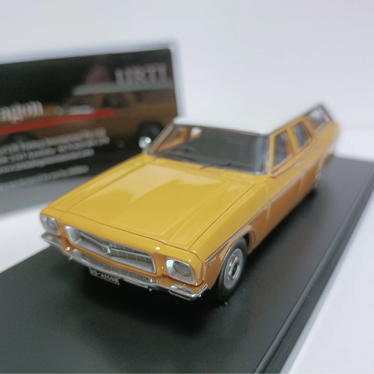 Фото Trax, масштаб 1:43, модель Holden HQ Wagon 1971 года из смолы, оранжевого цвета, классические игрушечные автомобили, ностальгия, подарки для взрослых, сувенир, статичная модель для демонстрации. №1