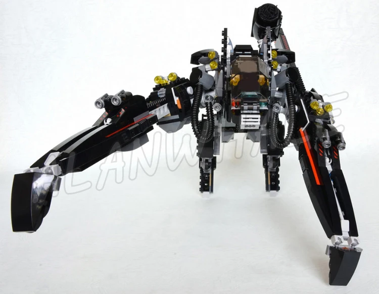 Конструктор 813 деталей Super Fighter The Scuttler Vine Monster