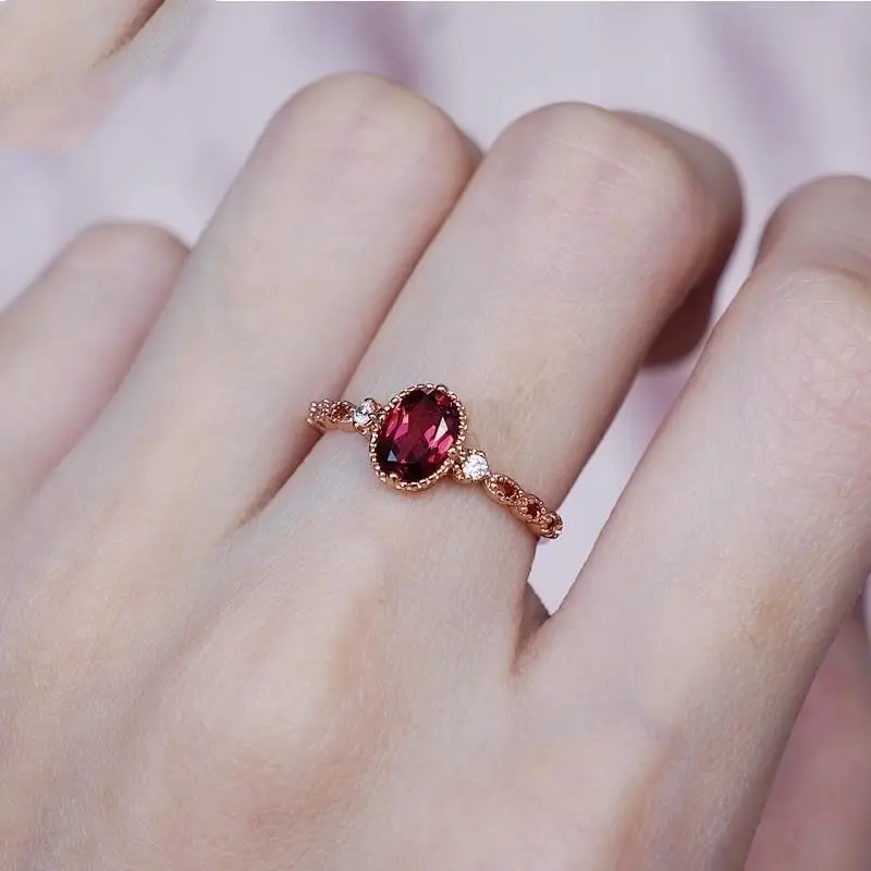 

Natural Garnet Ring S925 Sterling Silver Female Ring Pigeon Blood Red Crystal Fashion Simple Fresh Student