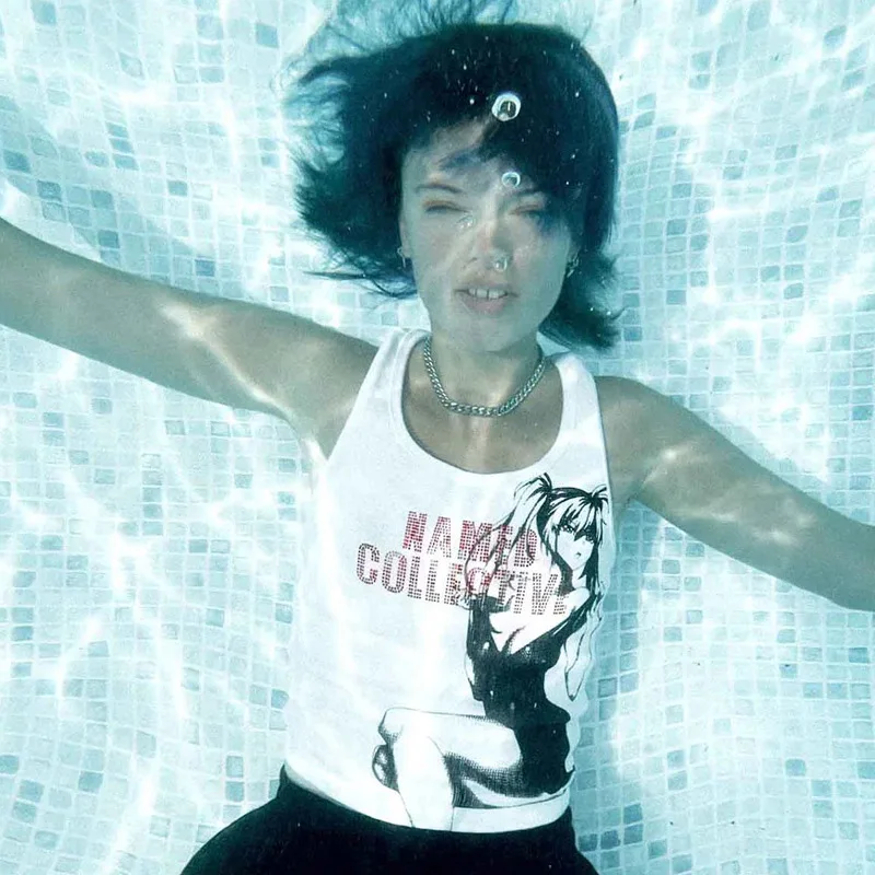 

Женская футболка с круглым вырезом и коротким рукавом