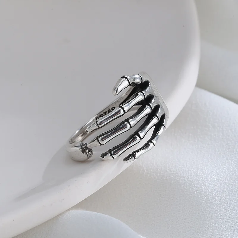 

Resizable Good-looking Silver Rings Punk Vintage Trend Creative Skeleton Hand Grip Shaped Finger Ring Women Jewelry Loop kofo