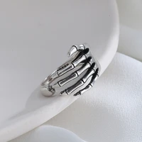 resizable good looking silver rings punk vintage trend creative skeleton hand grip shaped finger ring women jewelry loop kofo