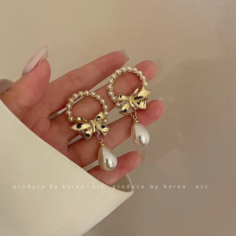 

French Needle Retro Silver Needle Korea's New Simple Bow Pearl Earrings Hollow Circle Water Drop Earbobs High-End Party Eardrops