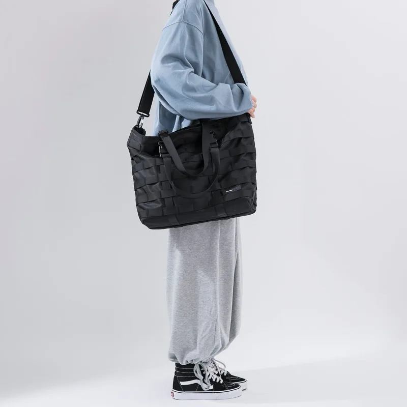 Модные простые сумки в стиле панк с перекрестными вставками вместительная