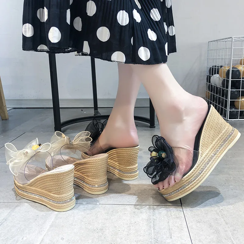 

Fashion Exquisite Bow Sequined Slope-Heel Ladies Slippers Summer High-Heeled Platform Slippers Outer Wear Non-Slip.