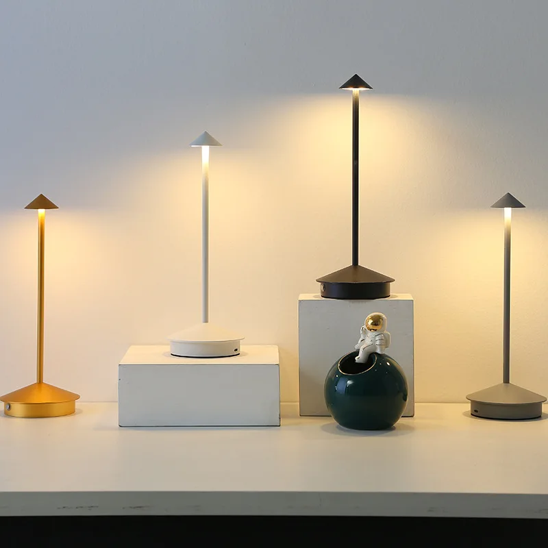 

Nordic Mushroom Head Table Lamps Modern Creative Art Aluminum Luminaires for Living Room Study Bedroom Bedside Decor Desk Lights
