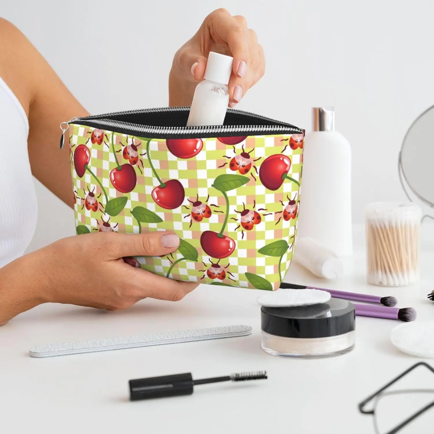Женская косметичка Cherries and Ladybirds дорожный размер туалетные принадлежности
