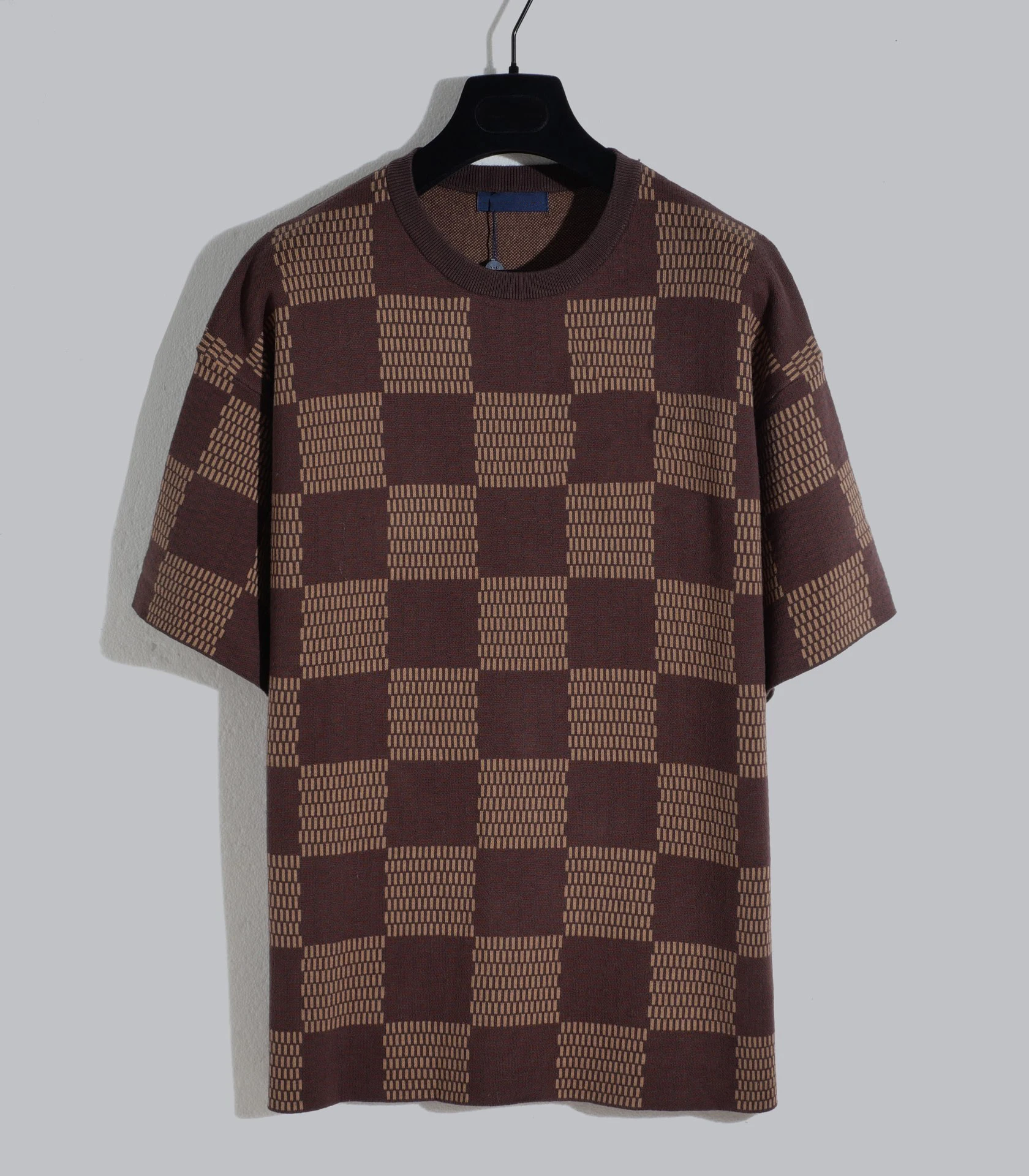 

023 Autumn New Men’s Checkered Grid Knit Round Neck Short Sleeve T-shirt Tee Women’s Fashion Casual T-shirt.
