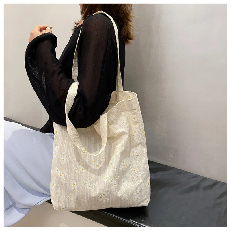 

Cotton Cloth Shoulder Bags Daisy Embroidery Floral Female Handbag Casual Tote Literary Books Reusable Shopping Bag For Girls