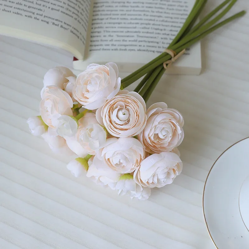 

Искусственный шелковый букет из 6 цветов 28 см