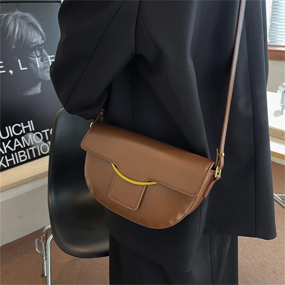 

Модные маленькие сумки через плечо для телефона для женщин, миниатюрный матовый мессенджер из искусственной кожи на ремне, клатч, дамская с...