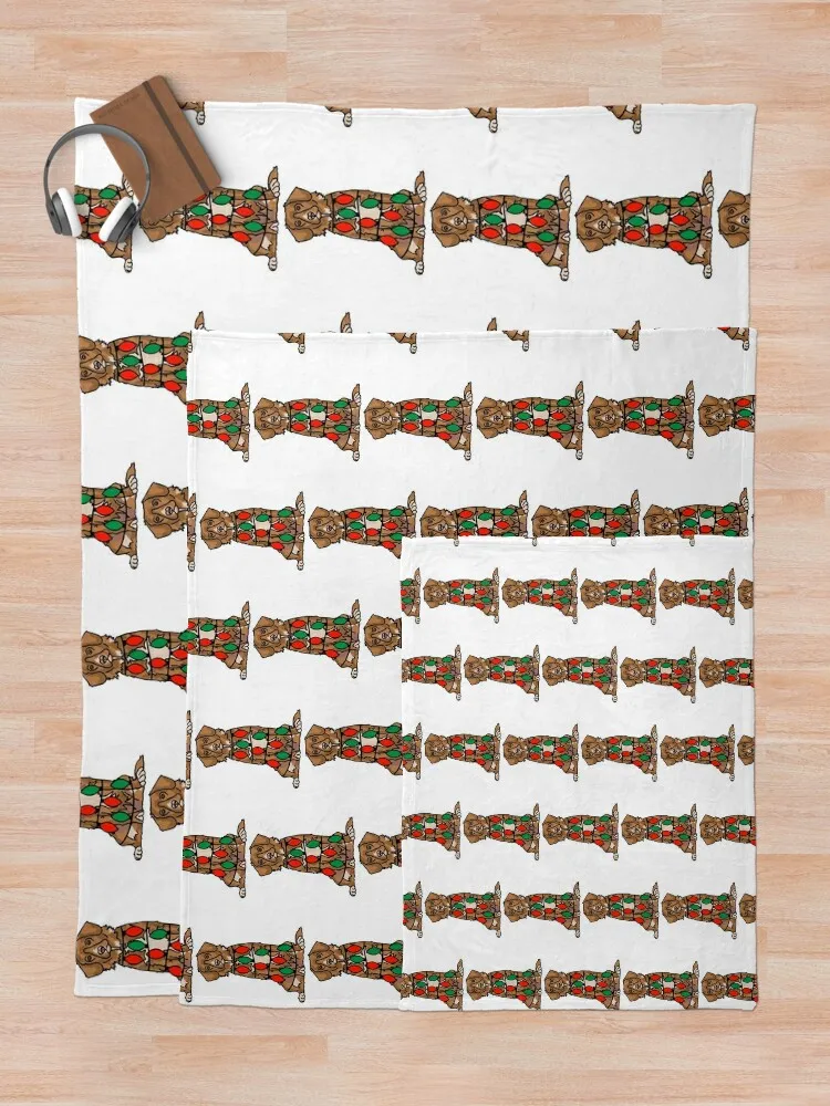 Собака Толлер с рождественскими огнями обернутая вокруг тела — праздничный и