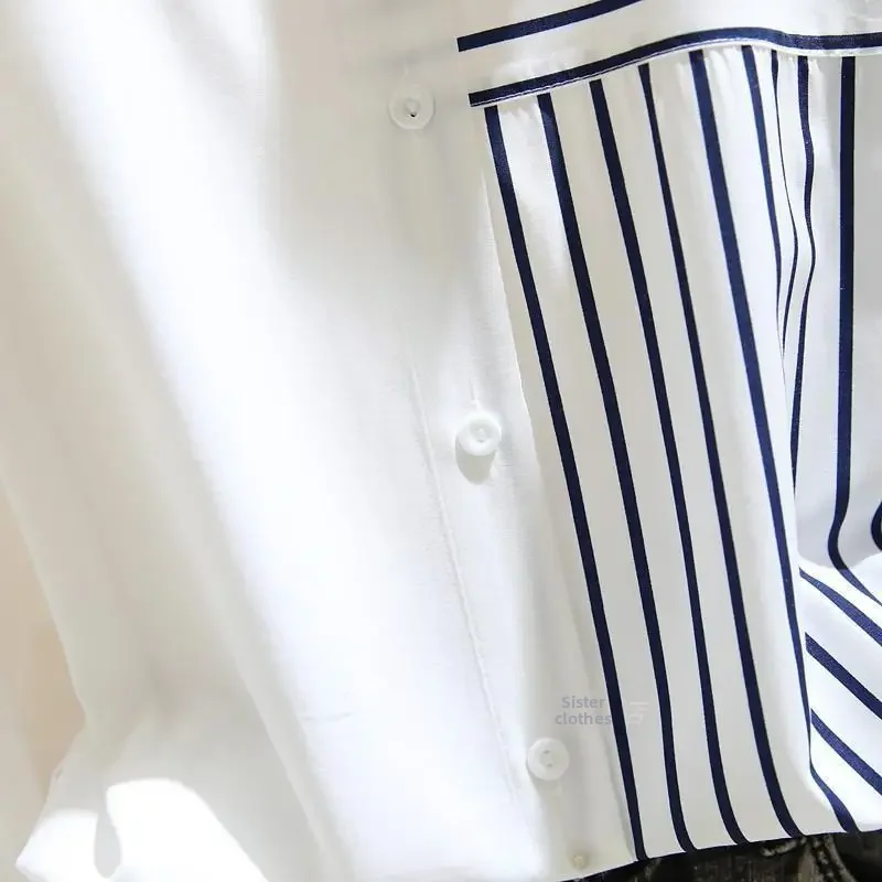 Полосатая соединяющая белая рубашка свободного похудения женская с длинным