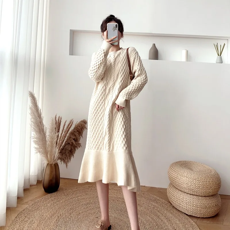 

Женское трикотажное платье-свитер с длинным рукавом и круглым вырезом