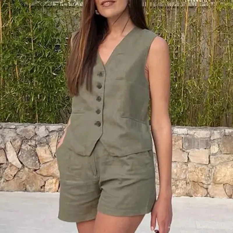 Жилет женский летний на пуговицах без рукавов