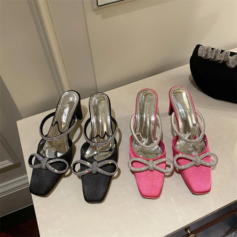 

Silk Women Slippers Square Toe Rhinestone Bow Deisign Thick High Heels Pumpes Hollow Summer Dress Shoes Woman Black Pink Sandals