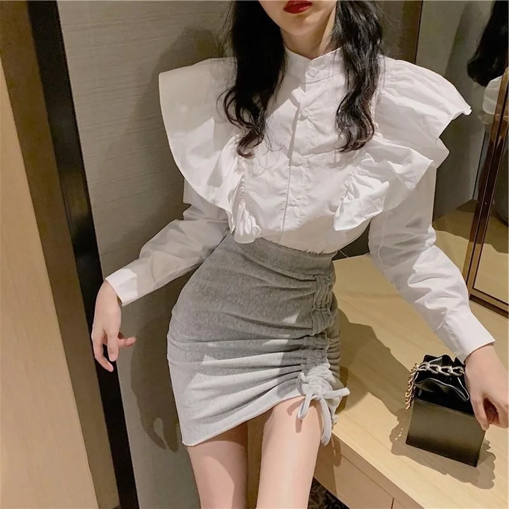 Дизайнерские женские белые рубашки с оборками на плечах и воротником-стойкой