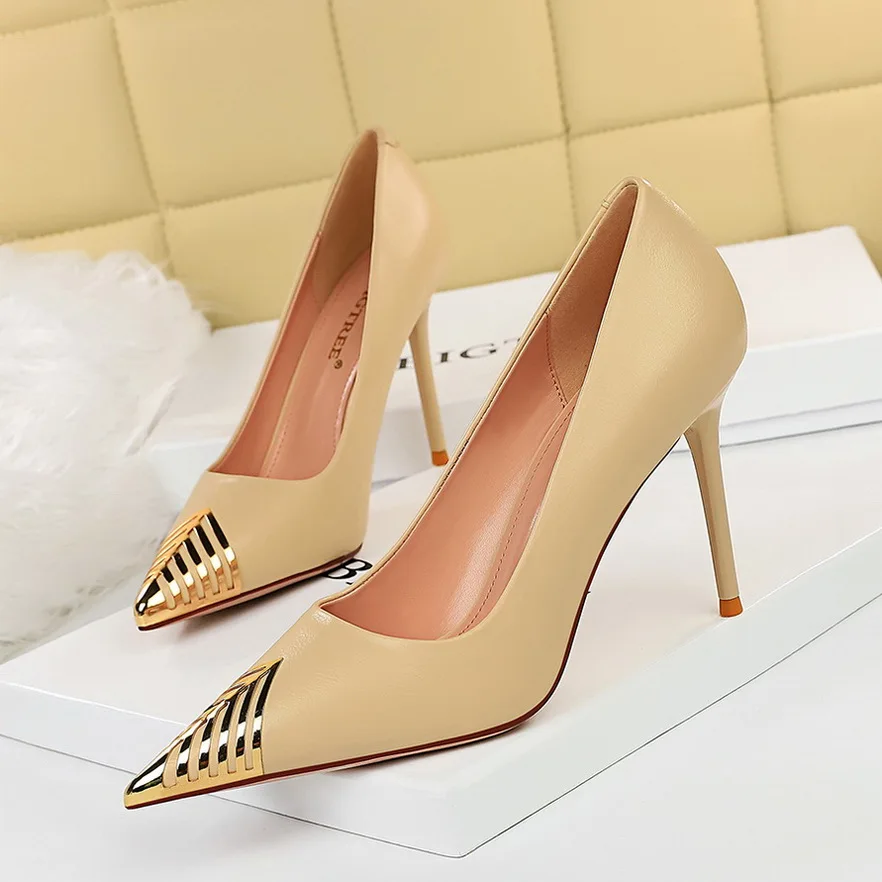 

Туфли-лодочки женские на высоких шпильках, модная пикантная Дизайнерская обувь с матовой отделкой, повседневные туфли-лодочки, черные, весн...