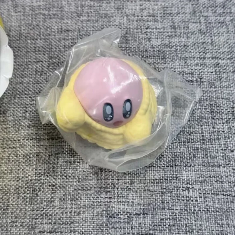 Фото В наличии: Коллекционная мини-фигурка Bandai Waddle Dee Gashapon в сидячей позе – милое украшение для рабочего стола для любителей аниме №4