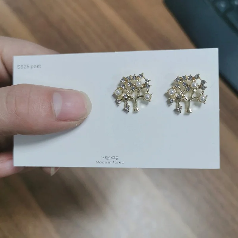 

Anti-Allergy New Exquisite Simple Full Diamond Pearl Wishing Tree Lucky Tree Studs Earrings for Women Girls New