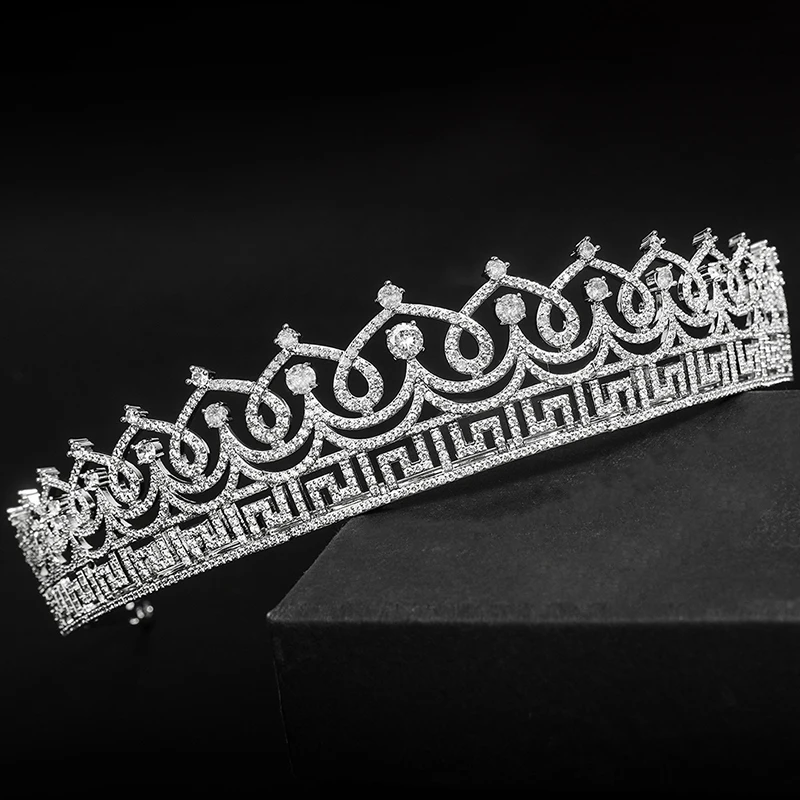 Нефритовый ангел с кубическим цирконием модель Meander белое золото латунная корона