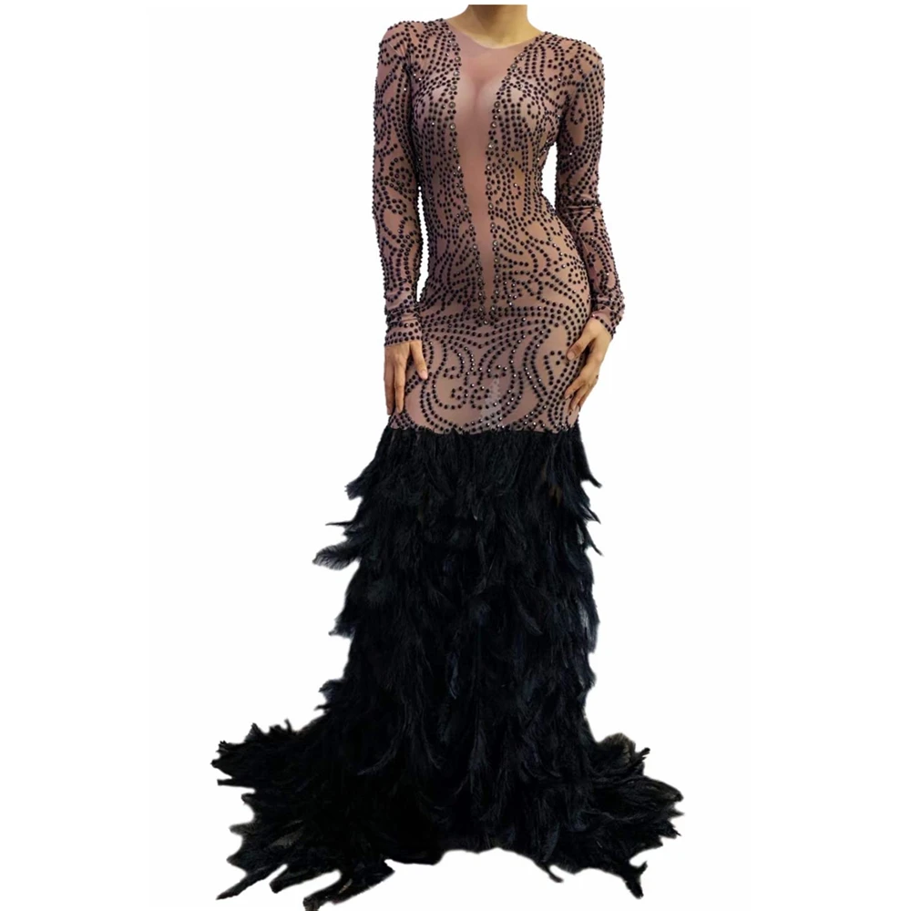 Женское платье с длинным рукавом черными перьями |