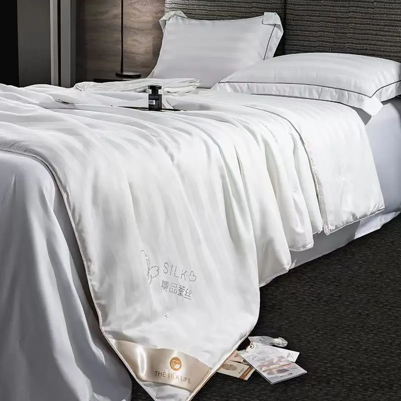 Атласное жаккардовое одеяло