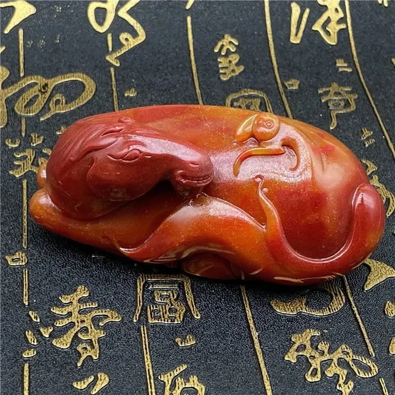 

Антикварный нефритовый кулон в виде лошади