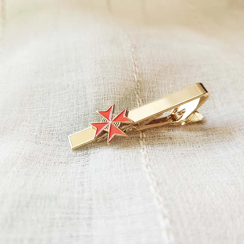 Рисунок 5 - Зажим для галстука мужской с красными цветами