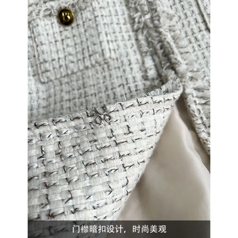 Рисунок 6 - Женская твидовая куртка с карманами