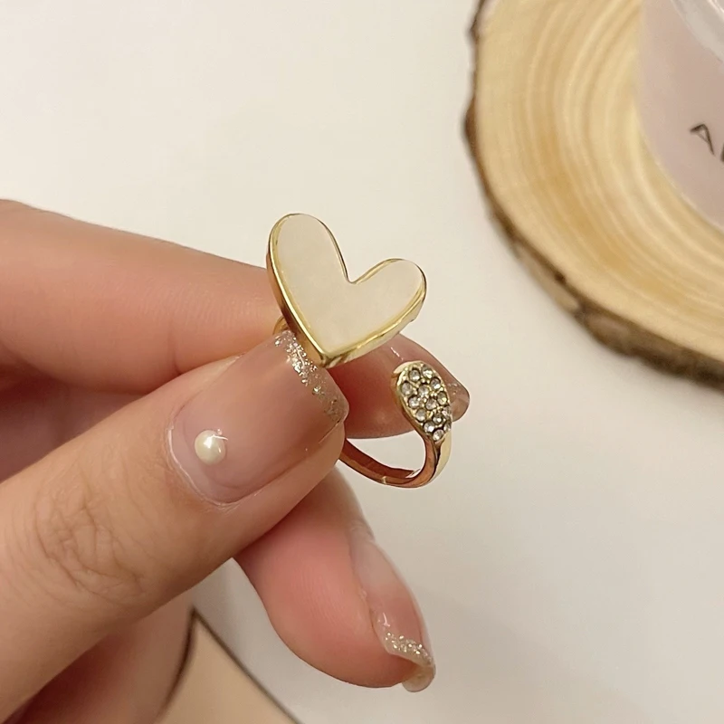 

2022 New South Korea Simple Geometric Acrylic Heart-Shaped Ring Fashion Classic Luxury Cocktail Index Finger Ring Jewelry Gifts