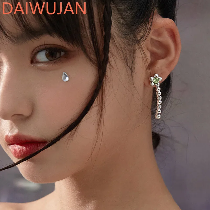 

Женские серьги-гвоздики из серебра 925 пробы с изумрудом