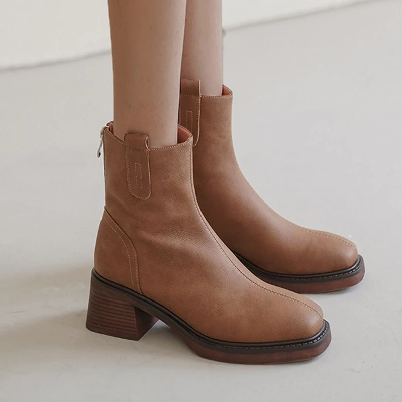 

Новинка 2022, ботинки челси в стиле ретро, готические туфли-лодочки, женская обувь на среднем каблуке, модные классические ботильоны на платфо...